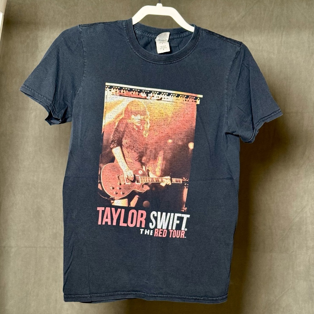 Taylor Swift Black The Red Tour Short Sleeve Tee